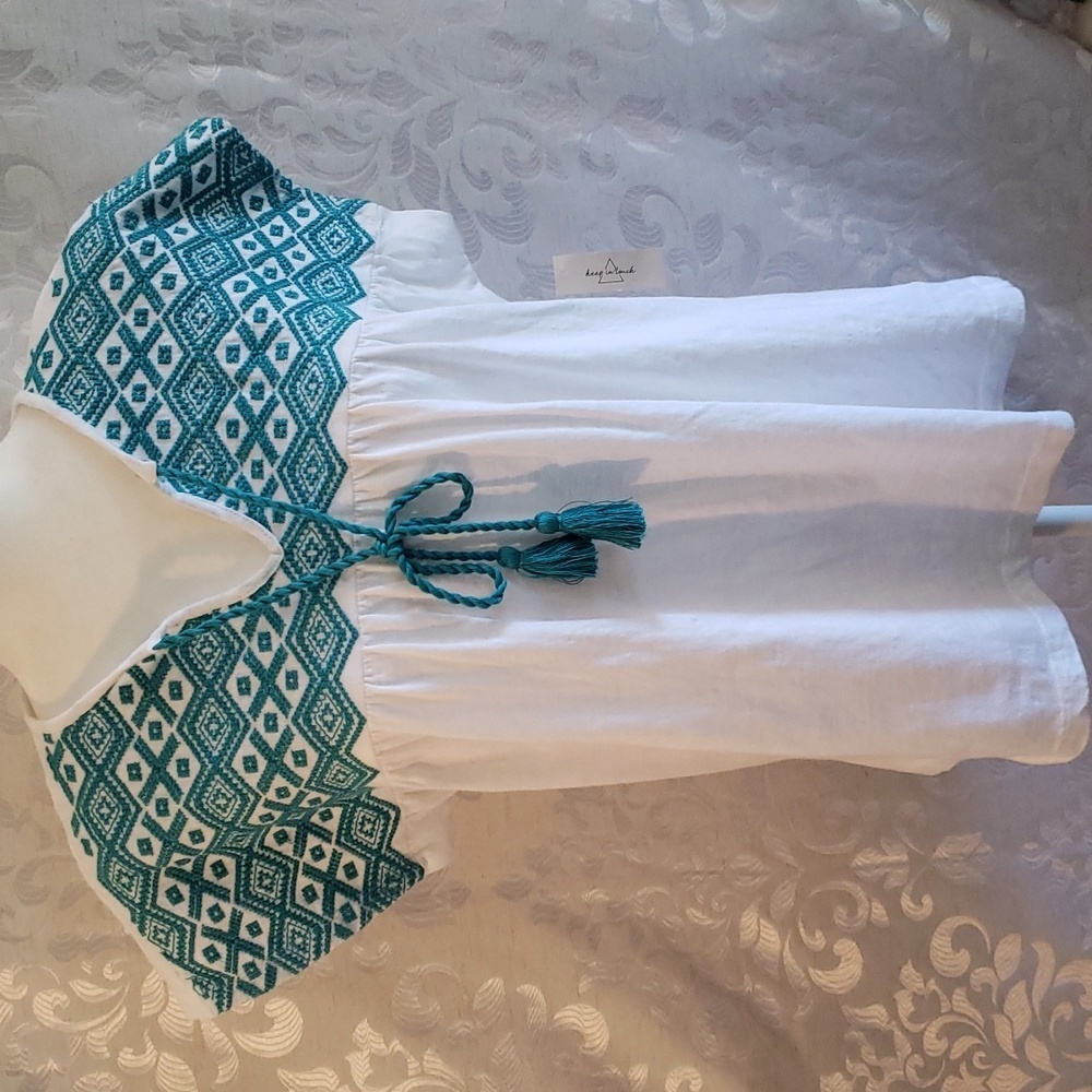 Keep in Touch NWT size small white top with embroidery
